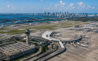 Vista aérea del Aeropuerto Internacional de Miami - aeropuerto de Miami al centro