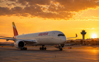 vuelos España Oriente Medio - Avión de Iberia en la pista del aeropuerto de Madrid-Barajas al atardecer, con luz dorada