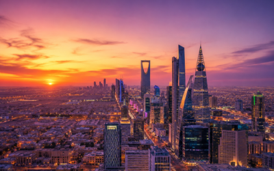 Horizonte urbano de Riad al atardecer con rascacielos modernos