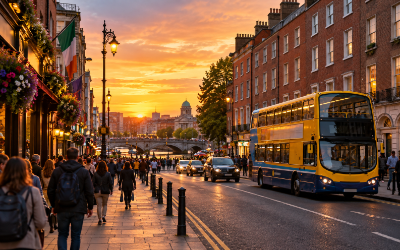Calle O'Connell de Dublín al atardecer con peatones y un autobús de dos pisos